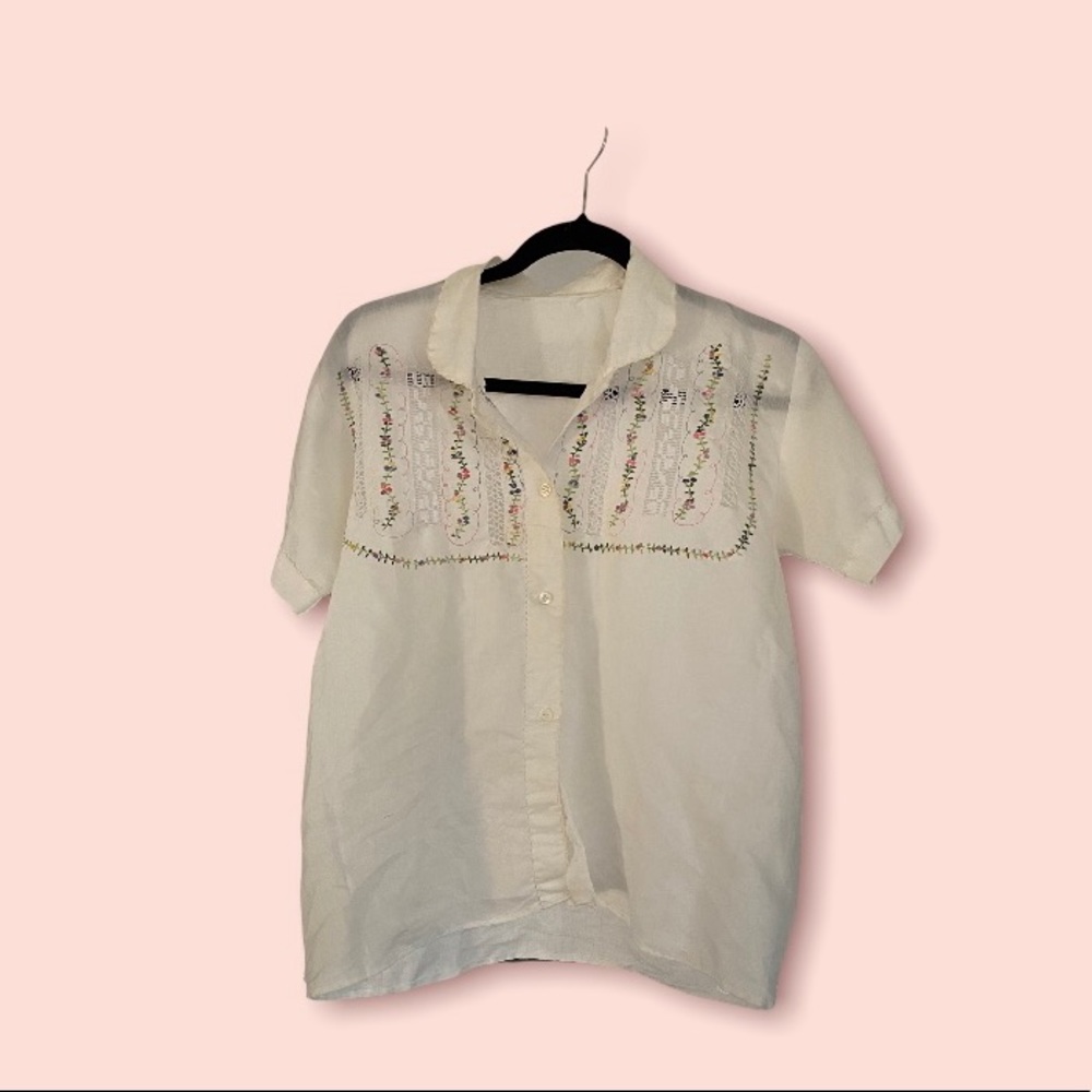 Vintage embroidered button up. Size m/l